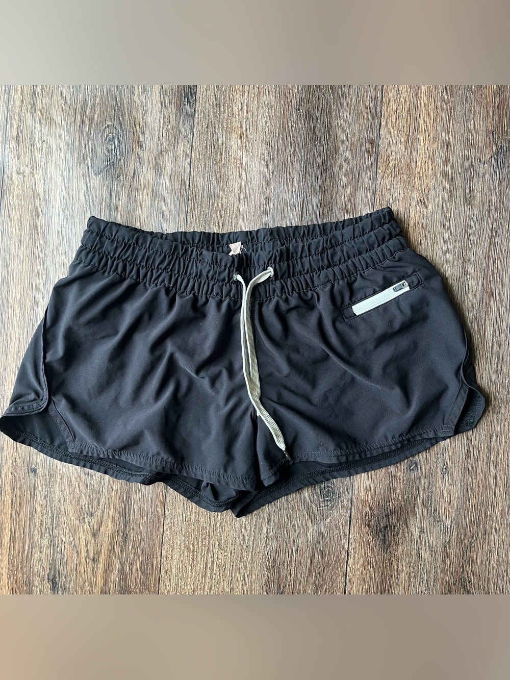 Vuori clementine black lined running athletic shorts 2.5” size small?